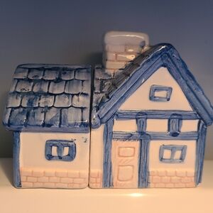 Ceramic Salt and Pepper House